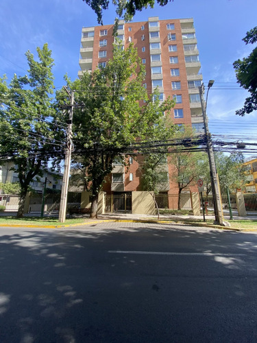 A Tres Cuadras Del Metro Monseñor Eyzaguirre, Lider Y Plazas