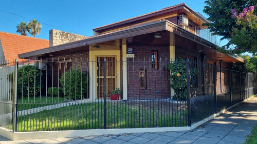 Chalet En Barrio Parque Calchaqui