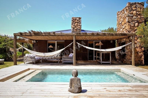 Casa En Alquiler Temporal En Club De Mar, José Ignacio. (ref: Fro-384)