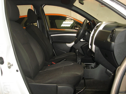 Renault Oroch Zen Pickup Garantía Agencia Llantas Michelín