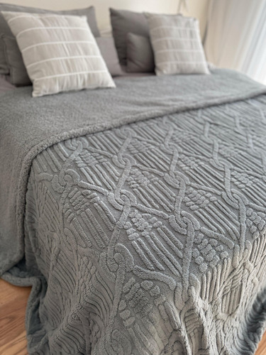 Cubrecama Invierno Amelie Doble Corderito Jacquard King 270x240 Cm Color Gris - Pret