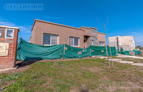 Imagen 4 de 26 de A Estrenar, Moderna Casa En Una Sola Santa Lucía, Pilar Del Este, Pilar.