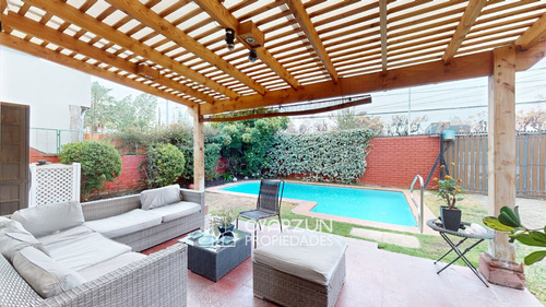 Casa Con Amplios Espacios, 5 Dormitorios, Terreno De 300 M2