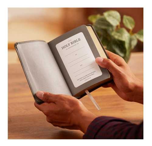 Imagen 4 de 10 de Biblia En Inglés King James Version Tamaño Compacto Mostaza