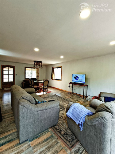 Casa En Venta De 4 Dorm. En Pucón