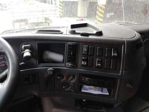 Imagem 8 de 15 de Volvo Fh 400 Toco 4x2 2009 Motor Novo