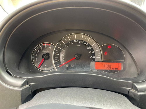 Imagem 9 de 10 de Nissan Versa 1.0 12v 2018