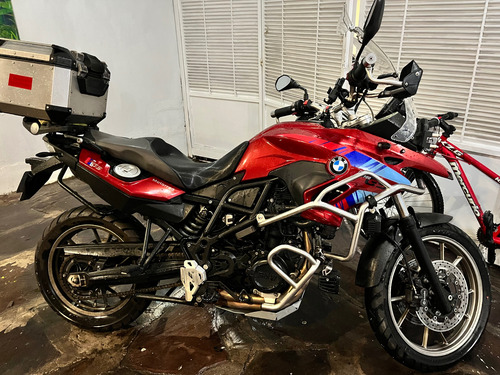 Bonita F700 Edición Especial, Escape Akaprovich Caja Givi,