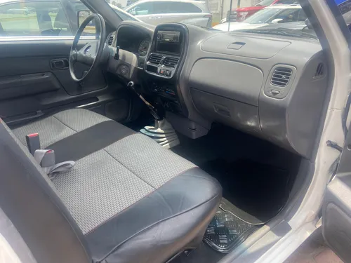 Nissan NP300 2.4 Chasis Dh Mt