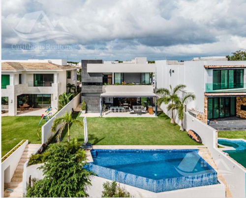 Casa En Venta En  Lagos Del Sol Cancun B-alrz5016