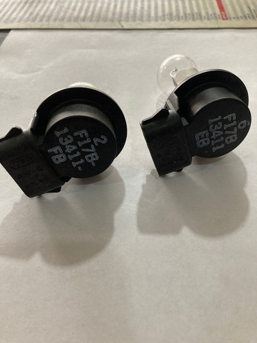 Socket Calavera Trasera Ford Original Ambos Lados Blanco