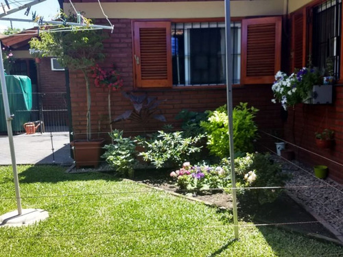 Imagen 3 de 22 de Venta De Casa De 3 Dormitorios En Los Hornos, La P