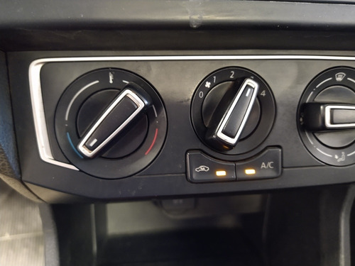 Imagem 13 de 15 de Volkswagen Saveiro 2018 1.6 Pepper Cab. Dupla Total Flex 2p