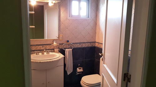Imagen 24 de 30 de Casa En 2 Plantas Con Parque Y Piscina