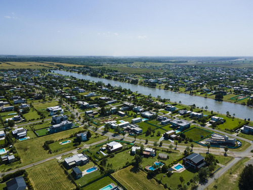 Gran Terreno En Puerto Roldán