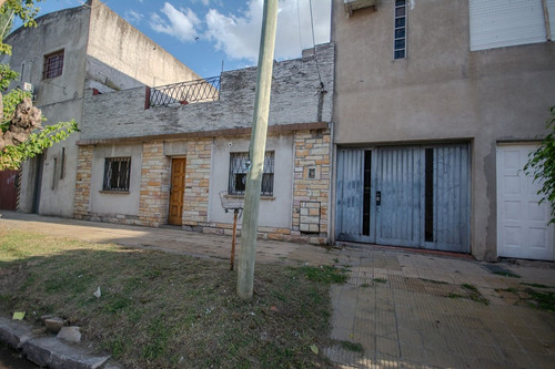 Venta Casa 3 Amb Con Cochera Y Terraza En Caseros