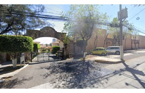 Remato Casa En: Av Pablo Neruda 3335, Colinas De San Javier, 44647 Guadalajara, Jal.