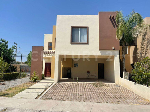 Casa En Venta En Verandah Residencial, Chihuahua Chih.