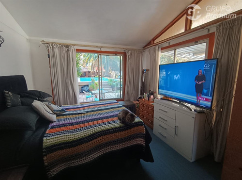 Casa En Venta De 4 Dorm. En La Cisterna