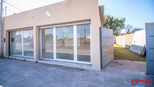 Imagen 2 de 8 de Venta Local Comercial A Estrenar. Zelarrayan 3500