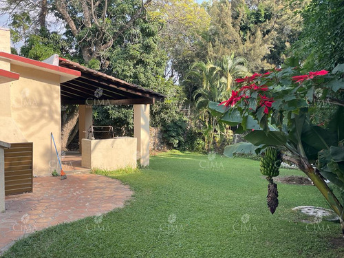 Venta Casa En Lomas De Atzingo - V312