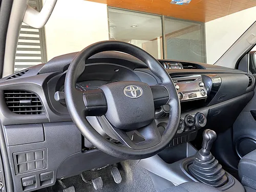 Toyota Hilux 2.7 Cabina Doble Sr Mt