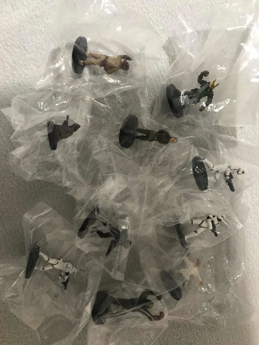 Dos Paquetes Con 24 Figuras Star Wars Miniatures Wizards (Usado)