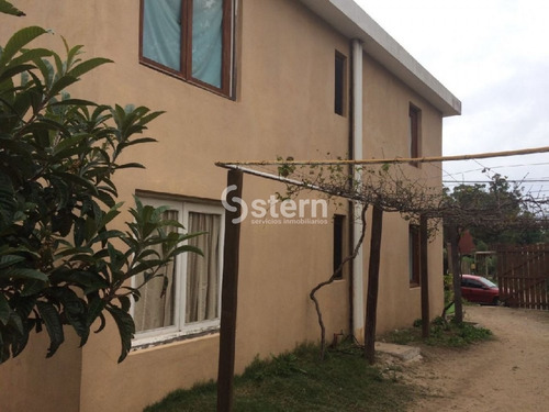 Casa 3 Dormitorios 2 Baños En Barrio La Fortuna- Ref: 1067