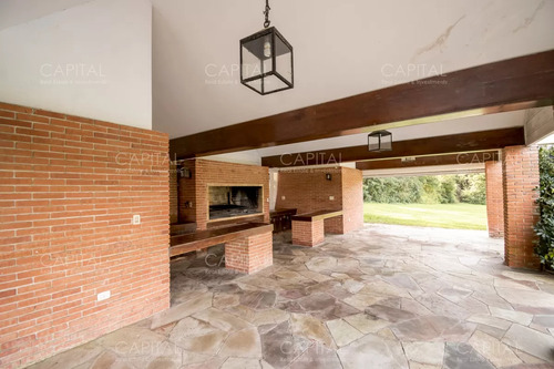 Excelente Casa De Cinco Dormitorios En Venta - Golf Punta Del Este