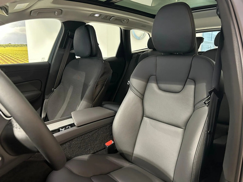 Volvo XC60 2.0 T8 Plus Recharge (Plug-In) 5P Hibrido