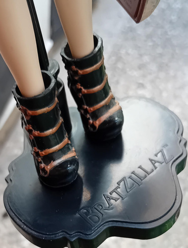 Muñeca Bratzillaz Meygana Broomstix Muy Completa (Usado)