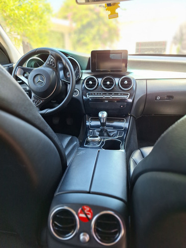Mercedes Benz Familiar C180