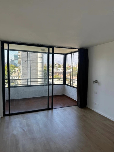 Miguel Claro / Av. Eleodoro Yañez / Estacionamiento - Bodega