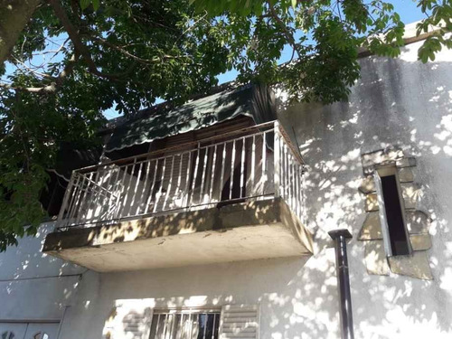 Imagen 3 de 11 de Permuta - Casa Tipo Ph De 4 Ambientes En Venta - Castelar Norte