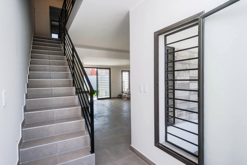 Imagen 6 de 30 de Duplex A Estrenar Venta Via Aurelia 3 Dorm