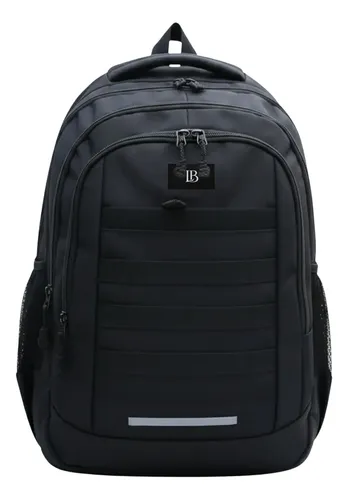 Vista frontal da mochila tatica preta com logotipo LB e faixa refletiva
