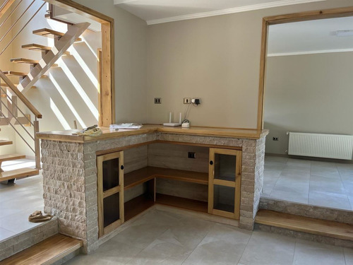 Casa En Arriendo De 4 Dorm. En Pucón