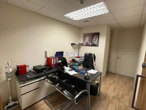 Oficina, Recepción Con Un Privado, Plaza Las Lilas