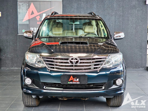 Toyota Hilux SW4 3.0 Srv 7l 4x4 Aut. 5p