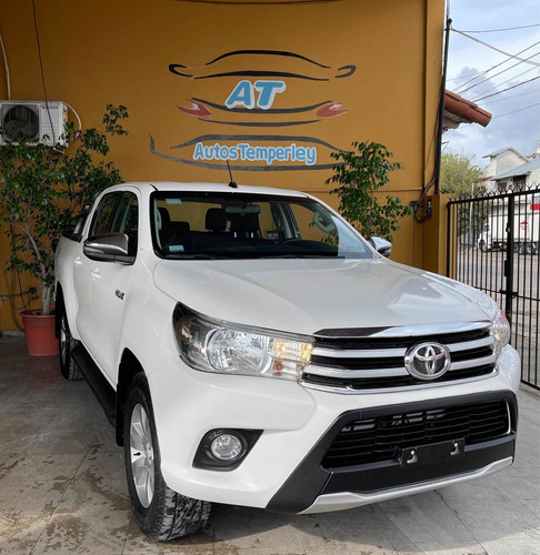 Imagen 2 de 6 de Toyota Hilux 2.8 Cd Srv 177cv 4x2 2017