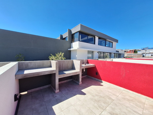 Departamento Estudio, Cerro Barón, Valparaíso.