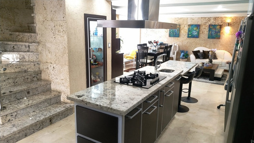 Moderno Tonw House Y Comodo En Zona Norte Sector Mañongo Focus Vende Cr
