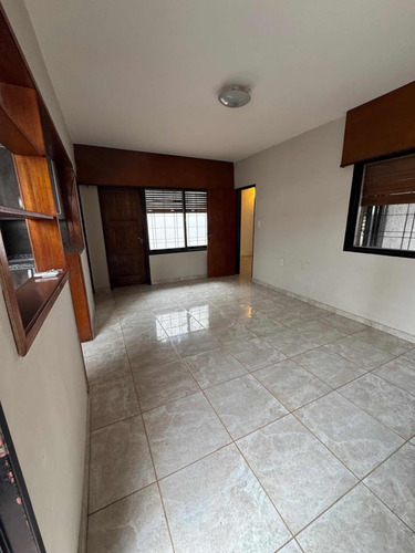 Casa De 4 Dormitorios 3 Baños En Barrio Centenario