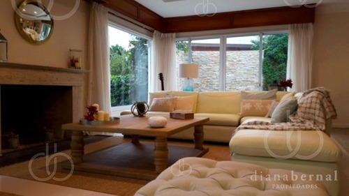 Casa En Mansa, Punta Del Este, 5 Dormitorios, Piscina Y Vista Al Mar. - Ref: 42107