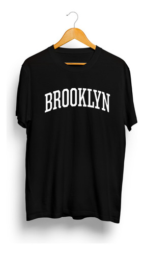 Remeras Negras Estampadas Brooklyn Zeta Pop