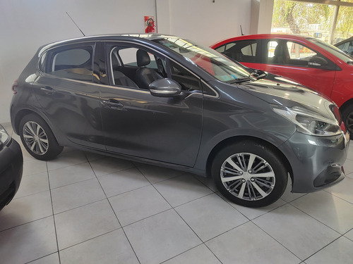 Peugeot 208 1.6 Feline