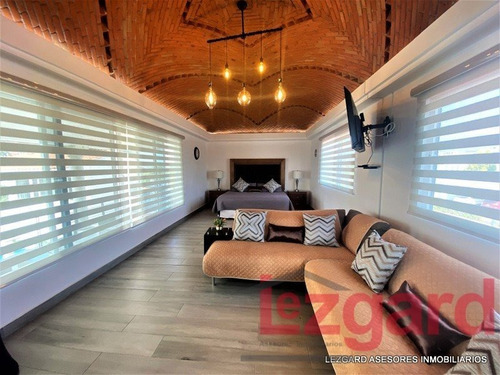 ¡vive El Lujo En Lomas De Cocoyoc! Casa En Venta Con Todas Las Comodidades.