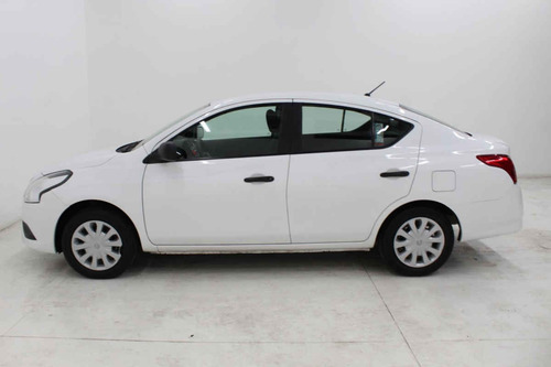 Imagen 2 de 15 de Nissan Versa 2017 4 Cilindros
