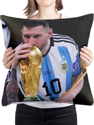 Cojin Almohada Messi Besando La Copa Campeon 50x50cm