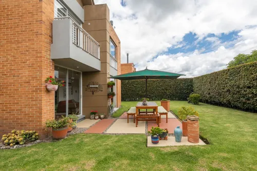 Casa En Venta En Hacienda Fontanar. Cod V14595